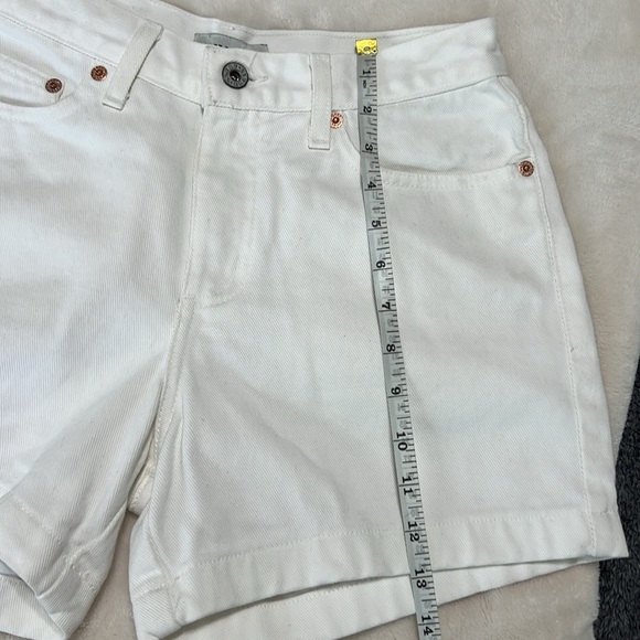 Vintage Guess Jeans White Denim Shorts Women’s Size 28 Triangle Logo - Picture 6 of 10